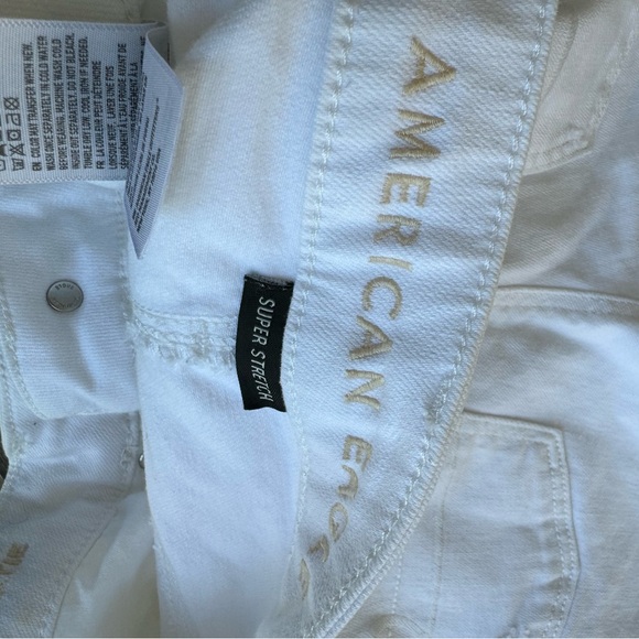 American Eagle Women’s white high rise shortie black distressed size 6 - Picture 5 of 8